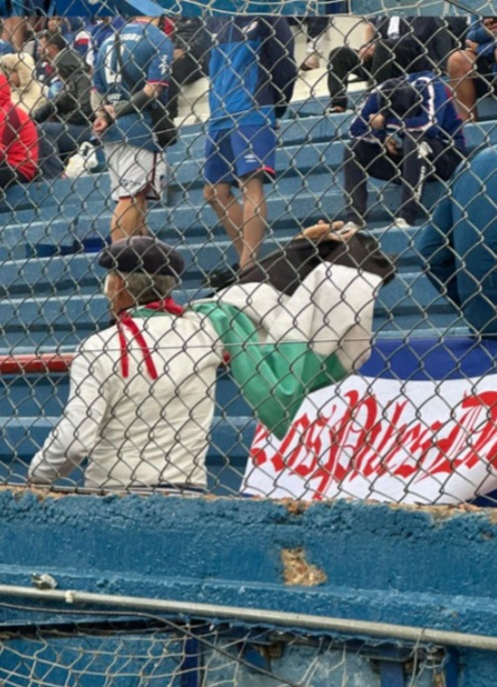 El Gaucho de Nacional con la bandera de Palestina