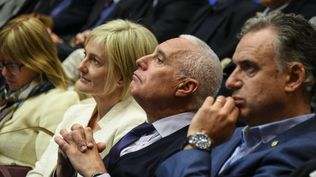 El presidente Yamandú Orsi junto al ministro del Interior, Carlos Negro