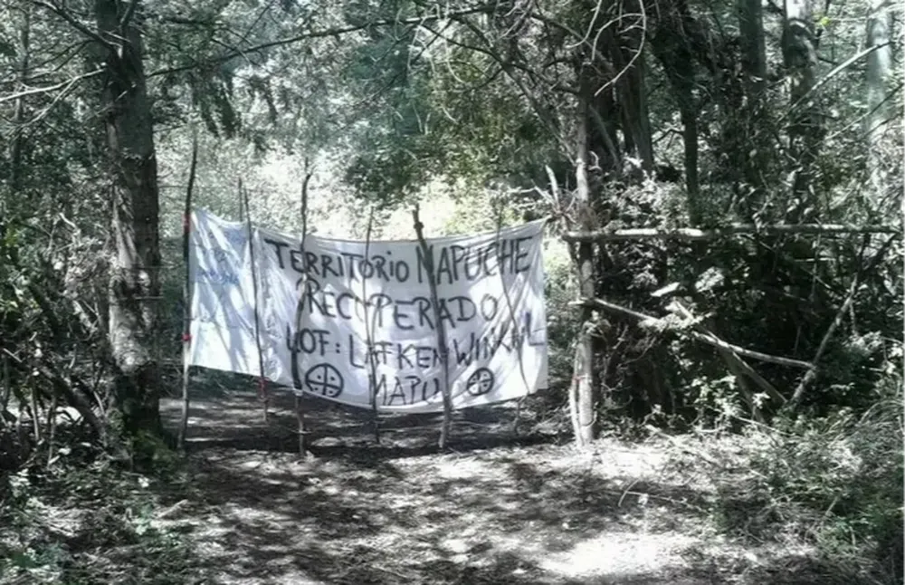 Ordenan el desalojo de un campo usurpado por mapuches ubicado entre Bariloche y El Bolsón