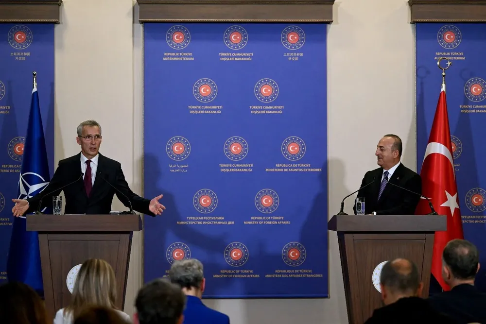 Cavusoglu rebajó las expectativas de Suecia y Finlandia de entrar a la OTAN