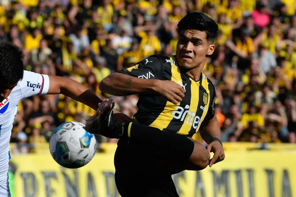 Arezo, goleador de Peñarol