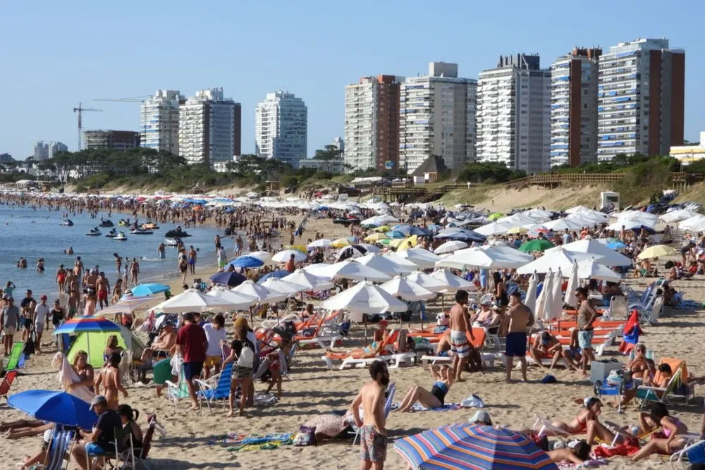 Los precios de los alojamientos en Maldonado bajan entre un 30% y un 40% en febrero frente al comienzo del año