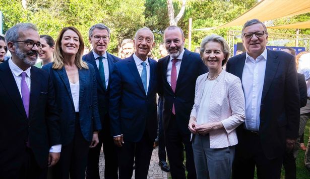 Alberto Núñez Feijóo junto a Ursula von der Leyen y Roberta Metsola en las jornadas de estudio del PPE en Portugal