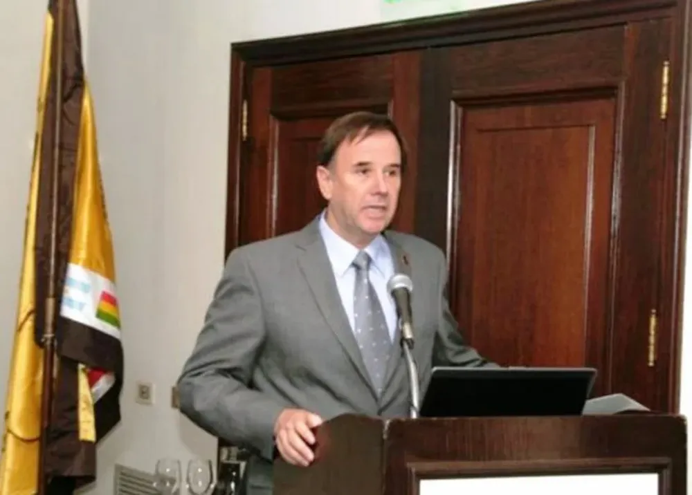 Mario Stefanoli disertando en una actividad internacional