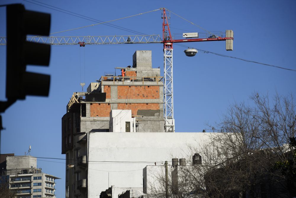 20250625 Construccion, vivienda promovida, edificios, apartamentos, grua