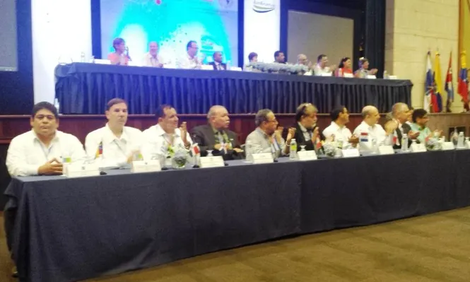 El rematador Mario Stefanoli participando del Congreso junto a representantes de diversos países