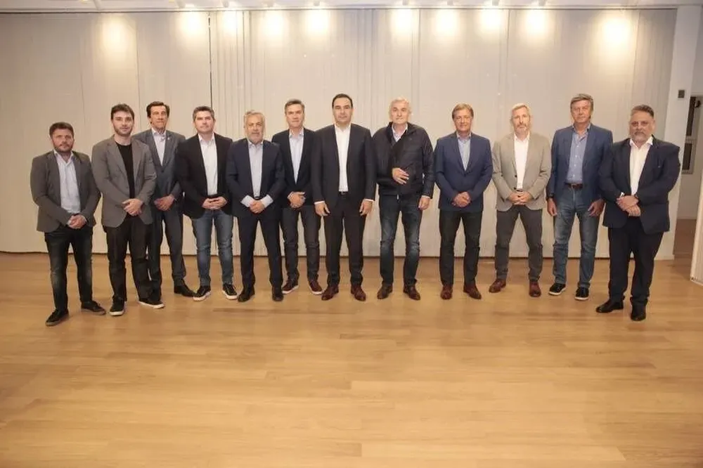 Nuevos vínculos con Javier Milei: los gobernadores de Juntos por el Cambio suman ocho senadores y 20 diputados