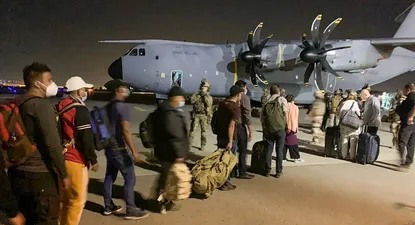 Continúan las salidas de Kabul