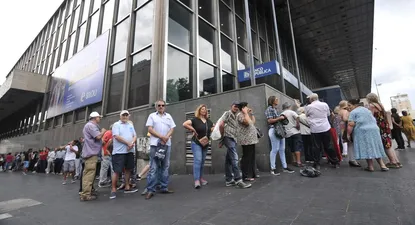 El BROU quiere evitar las colas en las sucursales.