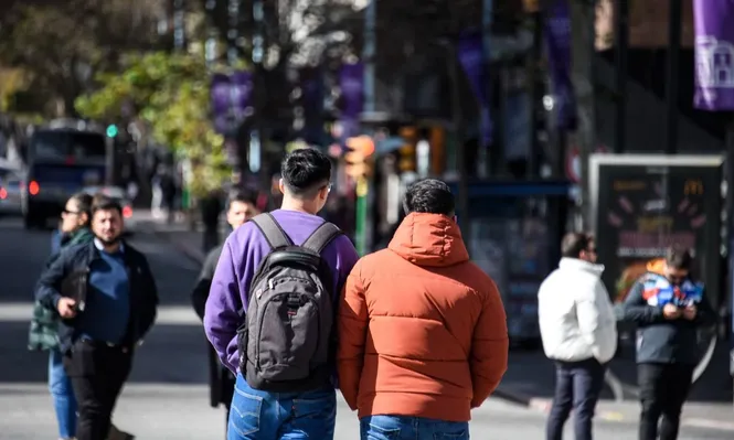El rango de temperatura pronosticado para Montevideo va desde una mínima de 6 °C a una máxima de 16 °C
