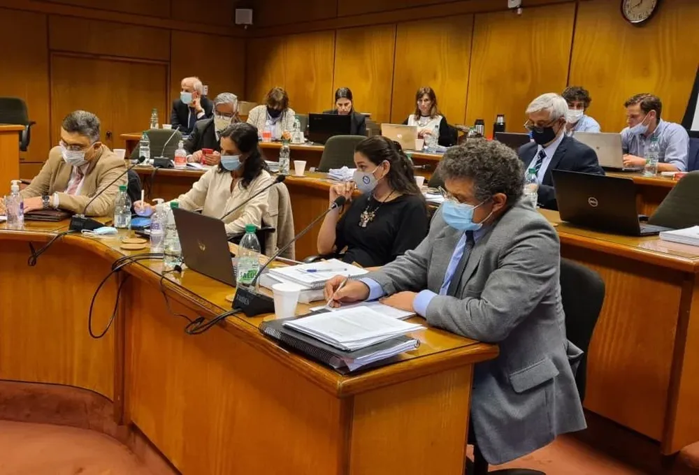 Autoridades del equipo económico el martes en el Parlamento.