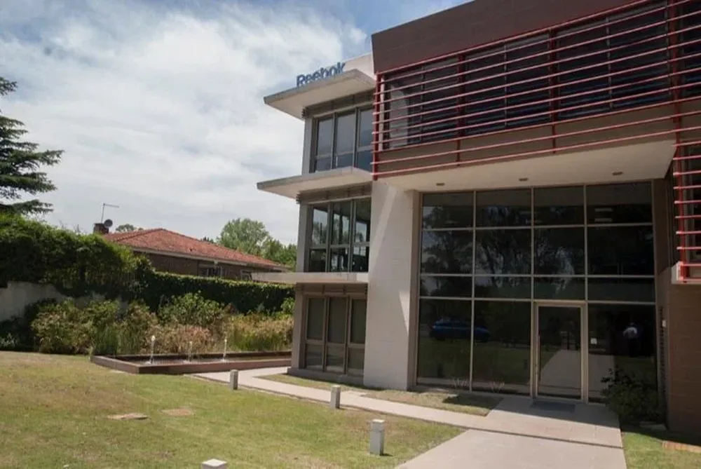 Edificio de oficinas en Carrasco