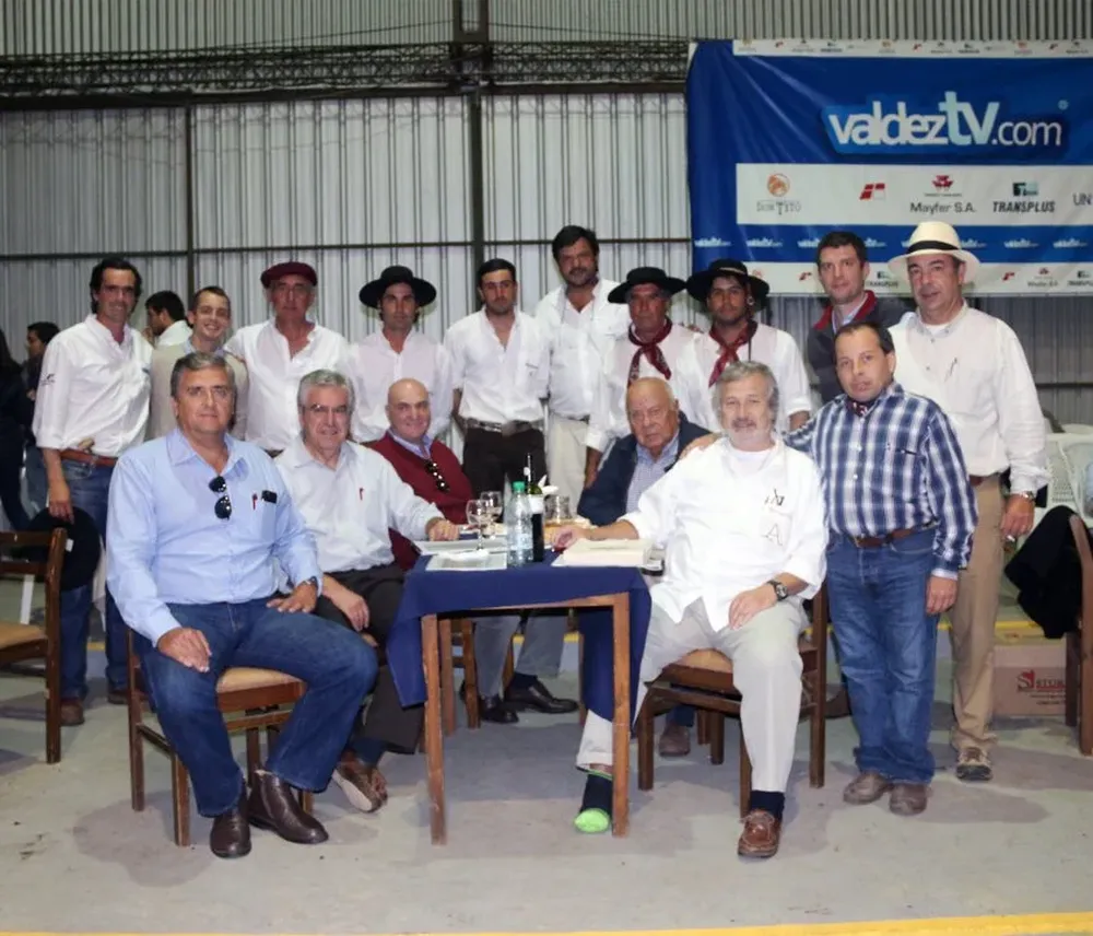 El equipo de la cabaña y del escritorio este martes en Don Tito