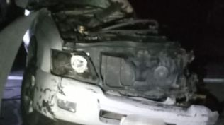 Así quedó la camioneta tras chocar de frente con el camión.&nbsp;