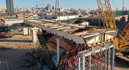 Avanza el montaje del puente del viaducto en el puerto de Montevideo
