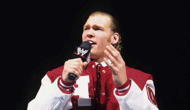 Durante su época como luchador de la WWE, Chris era conocido como Chris Harvard.