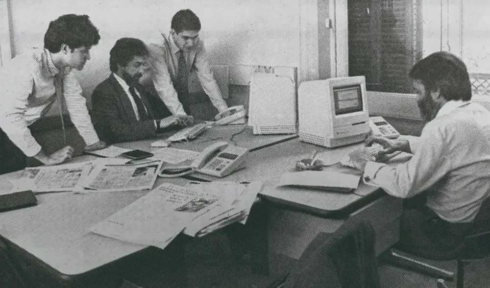 Parte del equipo de la sección de economía en octubre de 1991