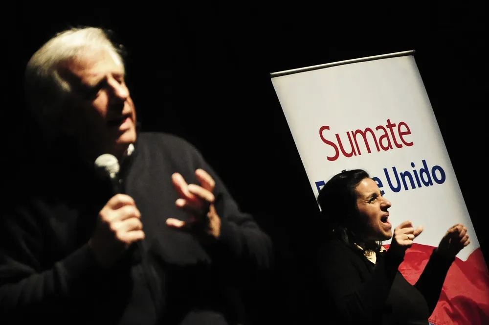 Sábado 14. Tabaré Vázquez en el acto del grupo Frente Unido, en el teatro El Galpón.