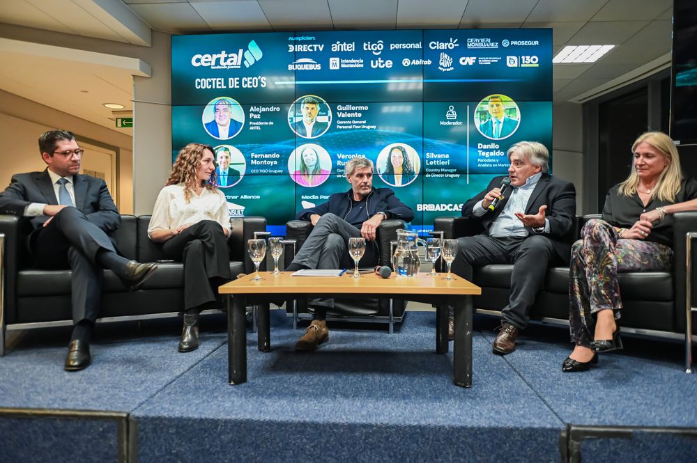 Representantes de telefónicas y cableoperadores con el presidente de Antel&nbsp;