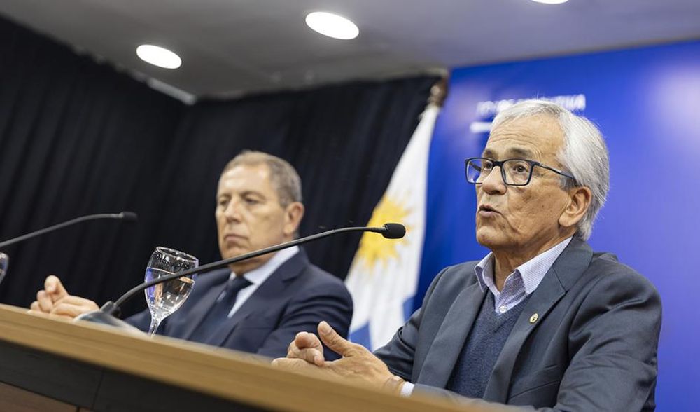 El ministro de Trabajo, Juan Castillo, y el de Economía, Gabriel Oddone