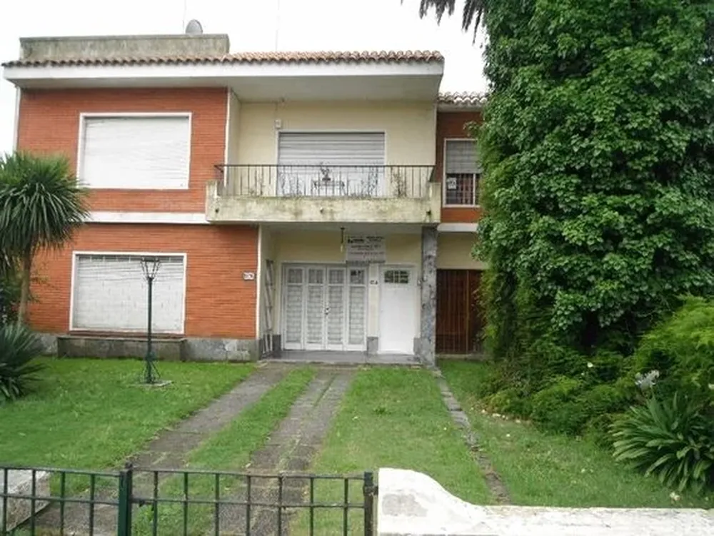 Frente de la propiedad que subastará el rematador Assad