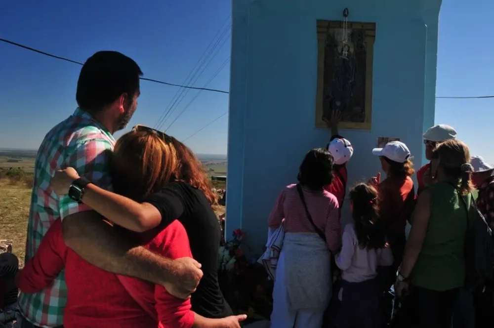 El empinado camino hacia la virgen tiene 360 metros