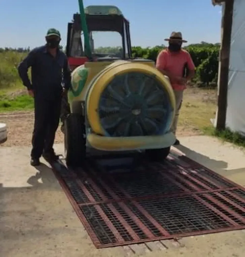 Cama biológica bajo techo con lecho subterráneo.