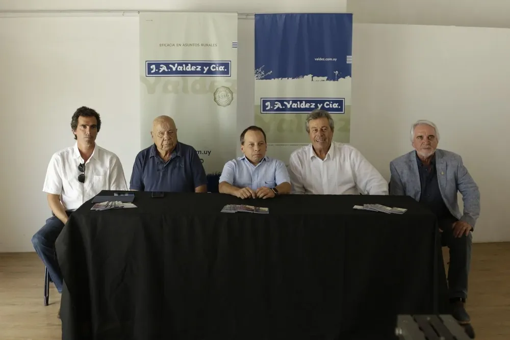Alejandro Núñez, Abayubá Valdez, Pablo Valdez, Enrique Antía y Jesús Bentancur durante la conferencia de prensa en Punta del Este