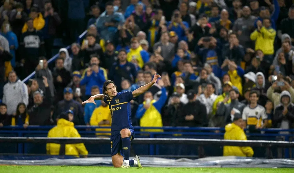 El festejo de Edinson Cavani con la camiseta de Boca Juniors