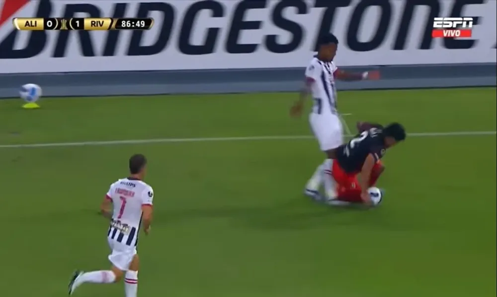 La patada de Aldair Rodríguez