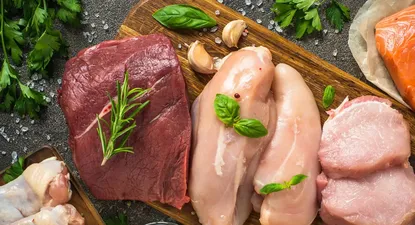 Los españoles comen más carne y huevos, pero menos aceite.