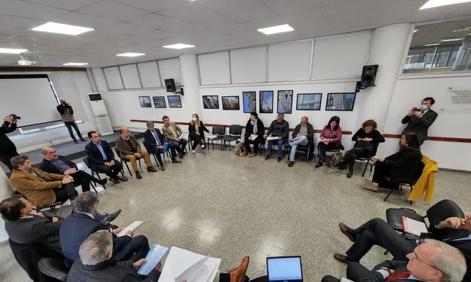 La presentación de la pauta a sindicatos y gremiales empresariales.