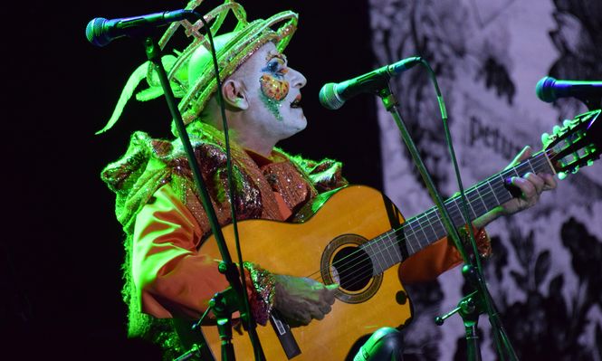 Carnaval: Eduardo Pitufo Lombrado, director escénico de Falta y Resto, vuelve este miércoles 25 al Teatro de Verano para la tercera actuación de la murga de las cuatro estaciones.