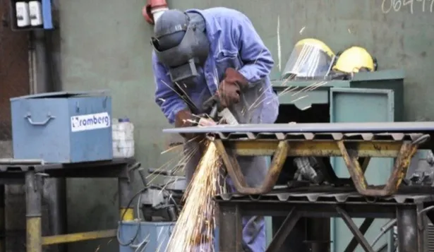 El corazón de la industria contrajo su producción y cayó 2,3% en 2023