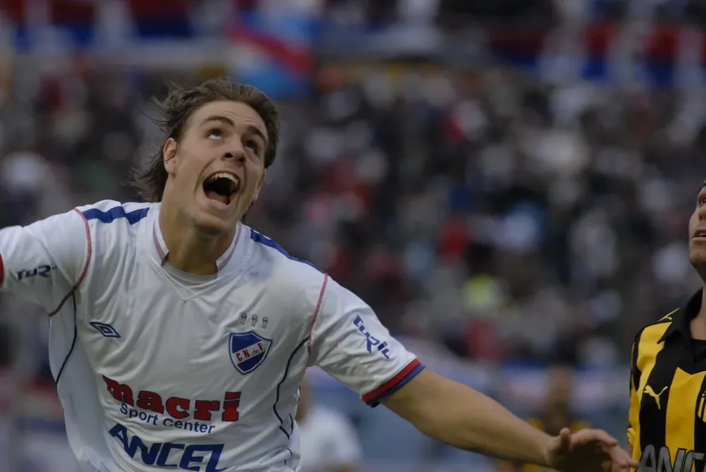 El zaguero Coates jugando en Nacional