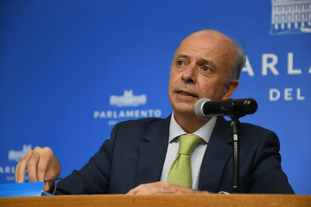 Foto de archivo. “Estamos hablando de décadas, imagino que de miles de personas”, dijo el ministro sobre las cargas de combustibles a vehículos particulares