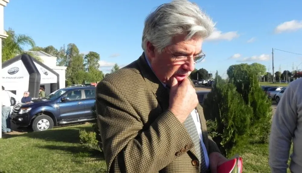 El ministro Aguerre abordó el tema del momento en la relación de ganaderos e industriales