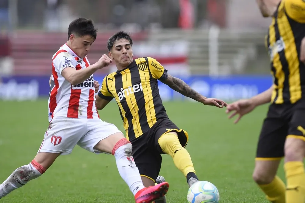 Facundo Torres en una de las visitas a River Plate en el Saroldi