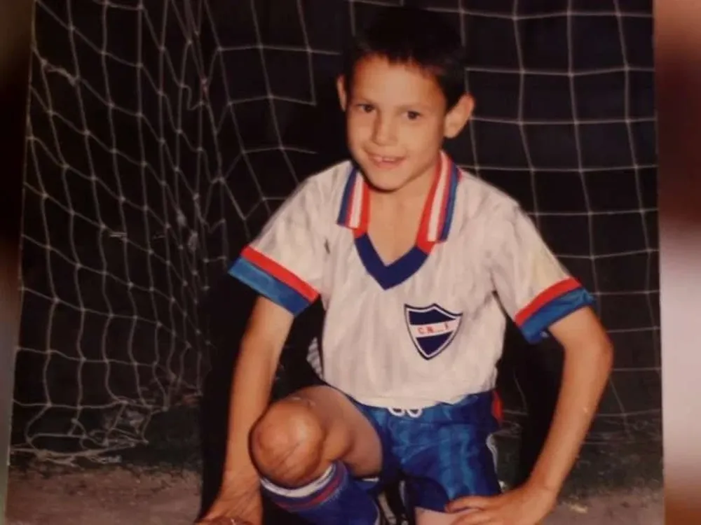 El niño Edinson Cavani