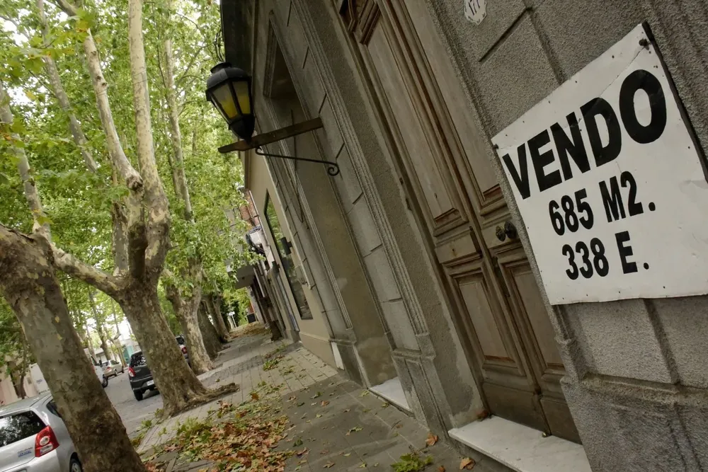 Con un salario promedio anual en Uruguay es posible comprar 2,9 metros cuadrados de un apartamento en un barrio céntrico de la Montevideo