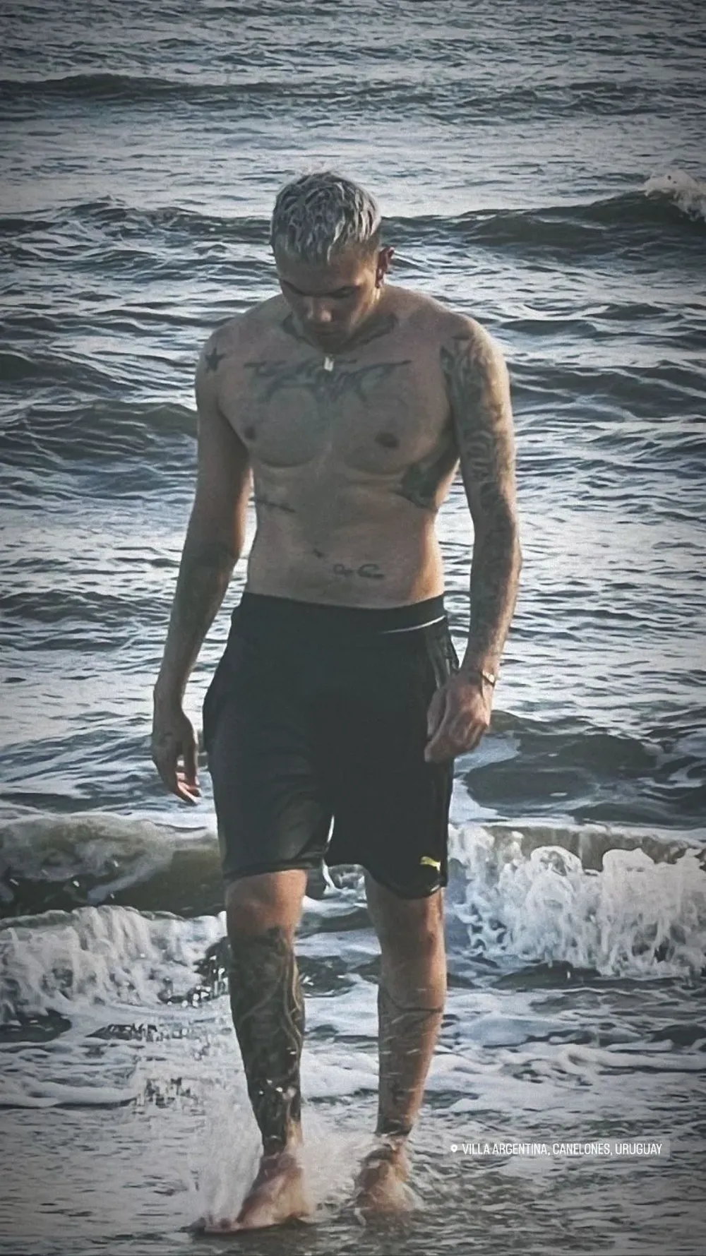 Nicolás Schiappacasse mostró todos sus trucos con la pelota en la playa