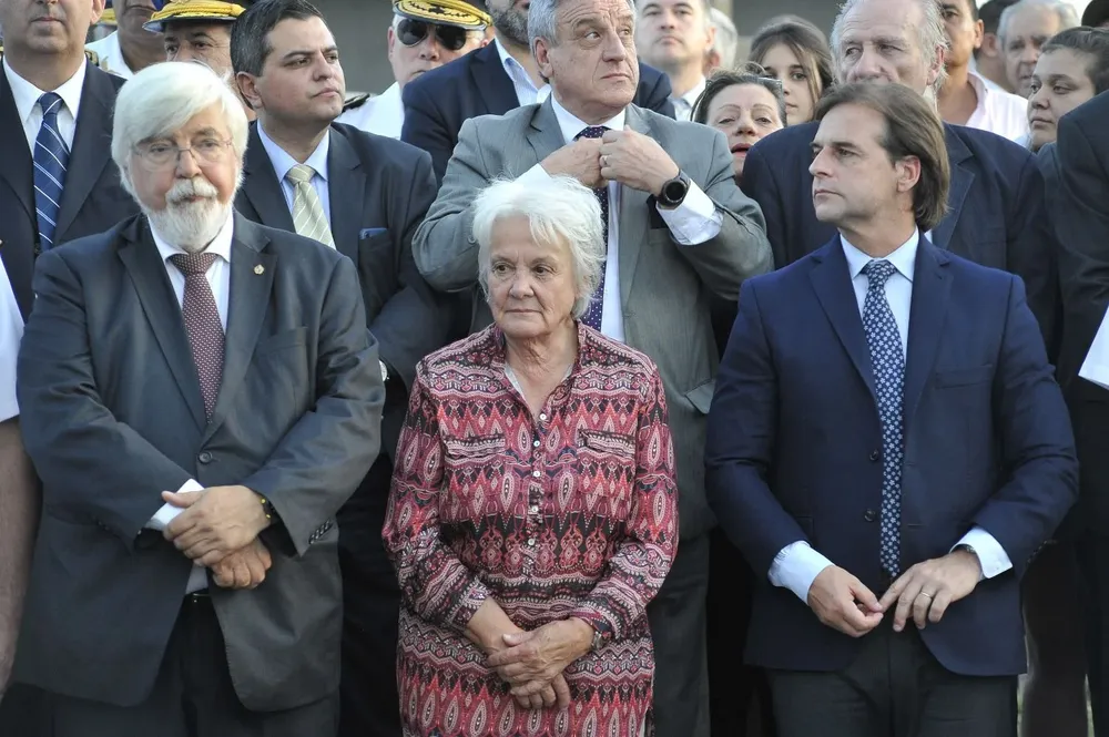 La senadora del Frente Amplio dijo que el presidente está obsesionado con estar presente, pero no visita las ollas populares