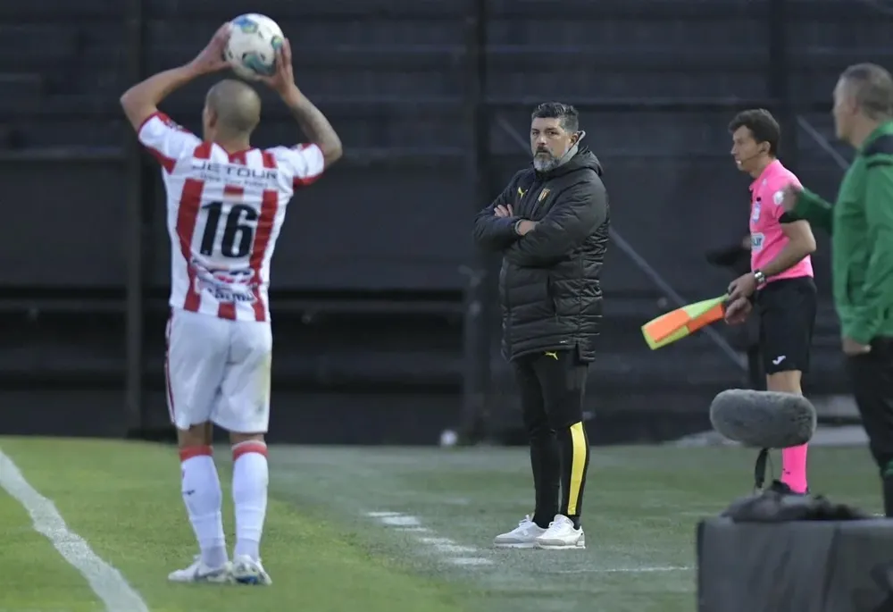 Leo Ramos ante River Plate