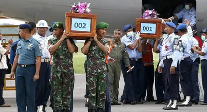 El jefe de AirAsia dice que no se ha encontrado el cuerpo principal del avión