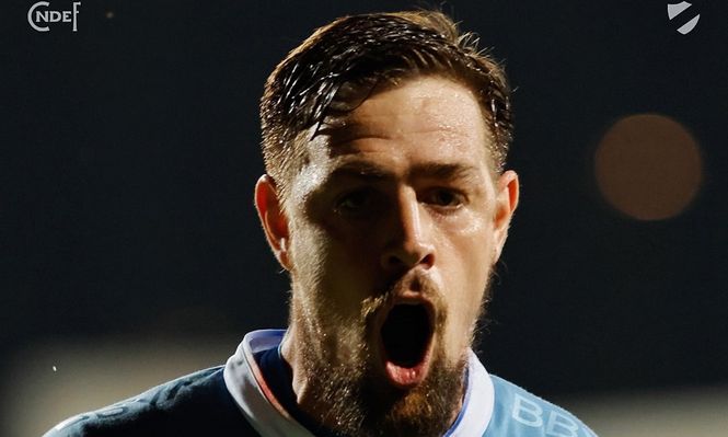 Sebastián Coates de Nacional festeja su gol ante Progreso