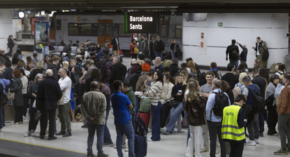 Pasajeros varados en la estación de Sants, eb Barcelona.&nbsp;