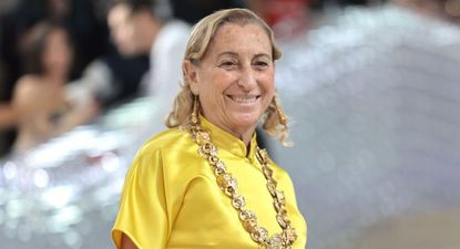 Miuccia continúa diseñando para Prada y Miu Miu.