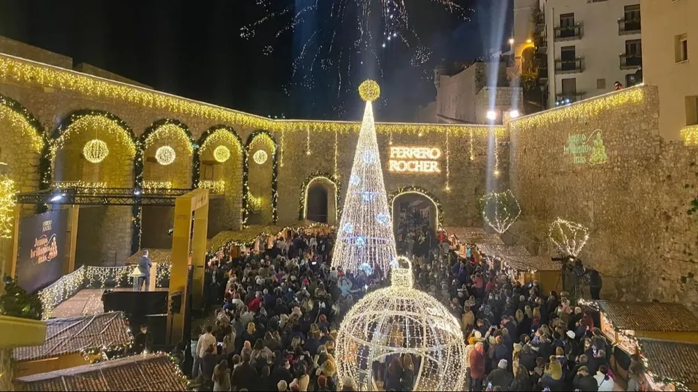 La iluminación característica de Ferrero Rocher.