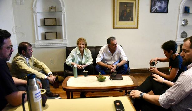 Yamandú Orsi se reunió con Fernando Pereira, Carolina Cosse, Alejandro Sánchez, Verónica Piñeyro y Daniel González en la sede del Frente Amplio