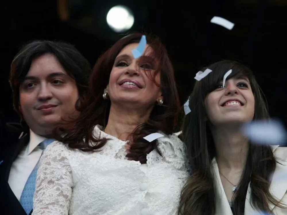 Cristina con sus hijos Máximo y Florencia